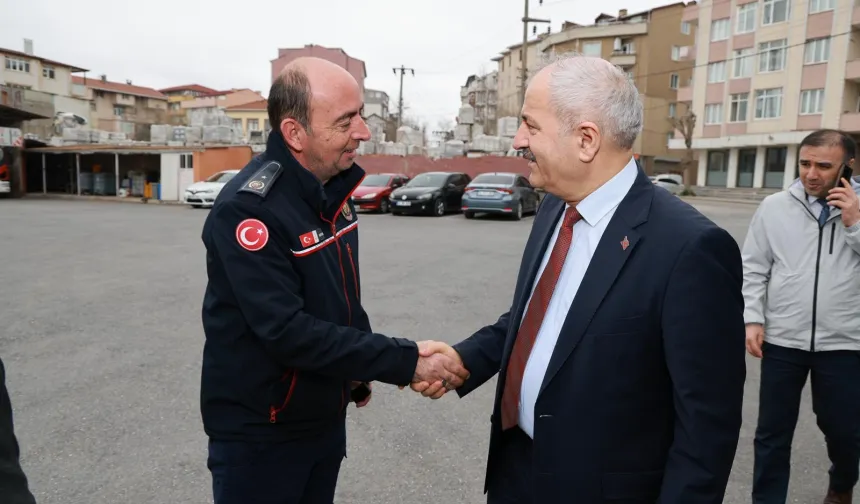 Kocaeli Gebze'de bayram öncesi kamu personeline ziyaret