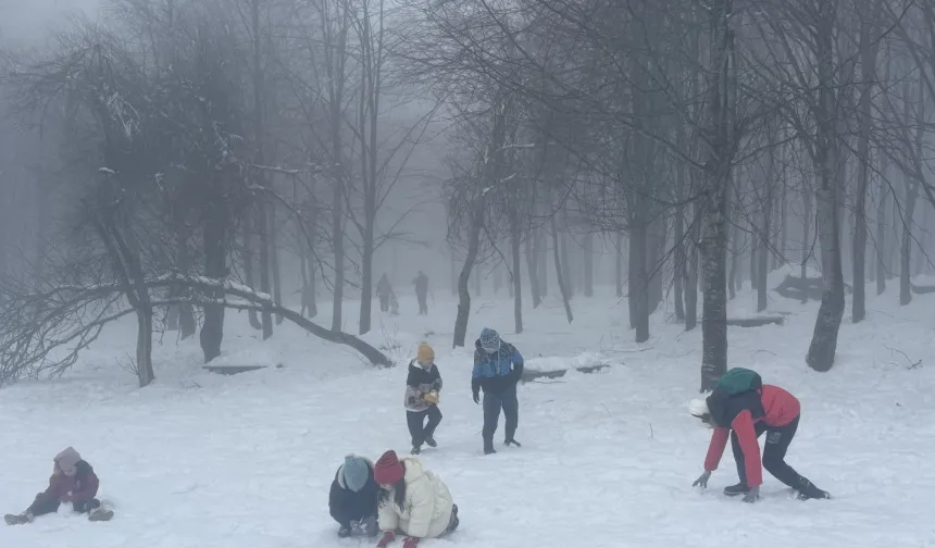 Kocaeli Kuzuyayla'da bayram sevinci karla buluştu