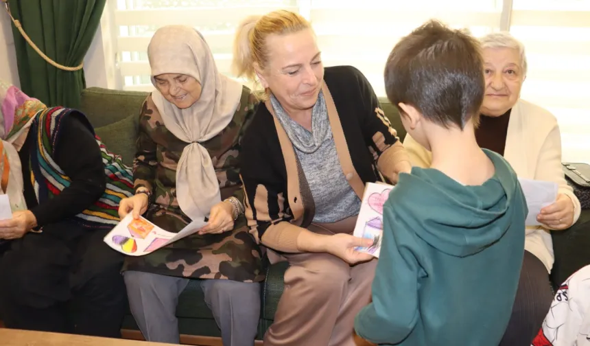Kocaeli'de İzmitli miniklerden yaşlılar haftasında anlamlı ziyaret