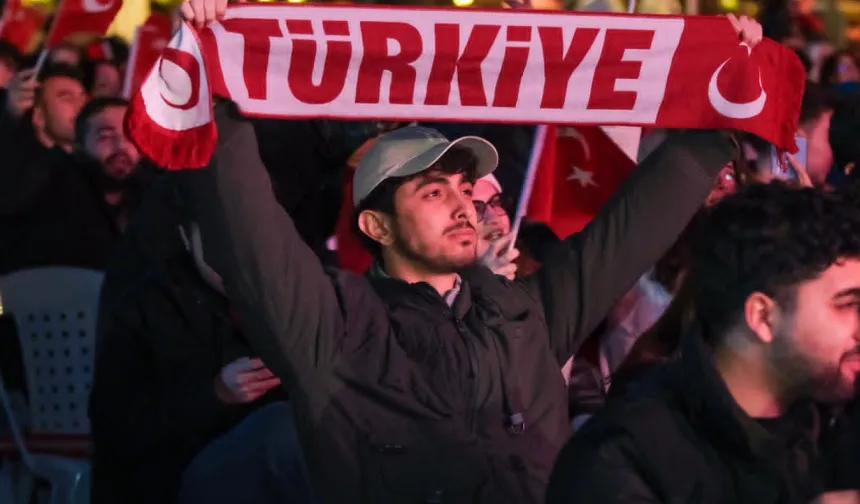 Kocaelililer, Romanya zaferini dev ekranda yaşadı