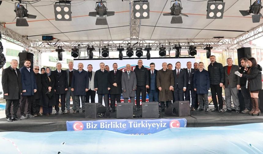 Gebze’de 5 ton hamsi dağıtıldı