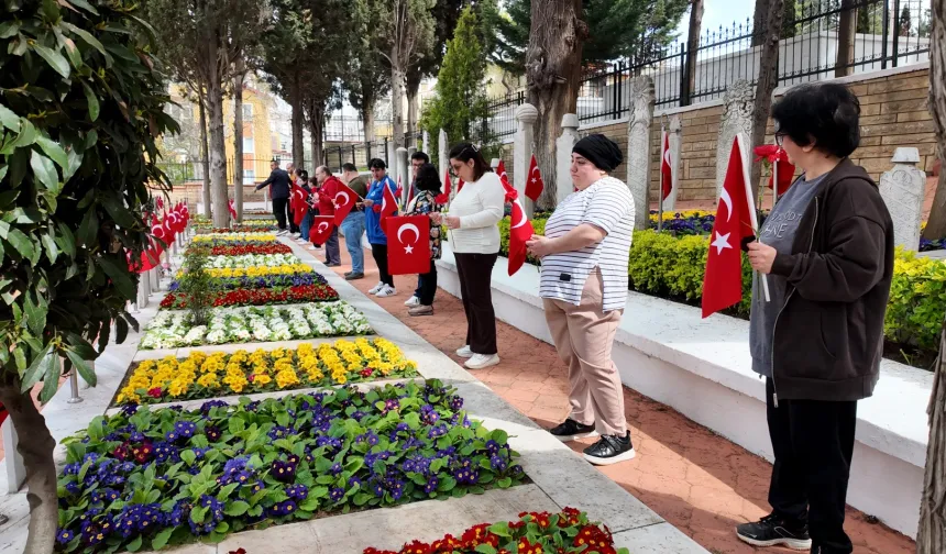 Kocaeli'de Goncalı bireylerden şehitlere vefa ziyareti