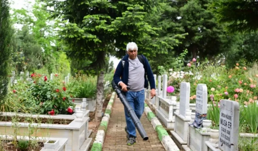 Çayırova mezarlıklarında bayram öncesi bakım