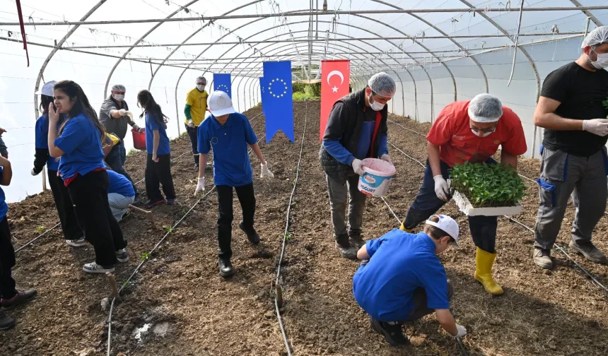 Kocaeli'de çocuklar toprakla buluştu