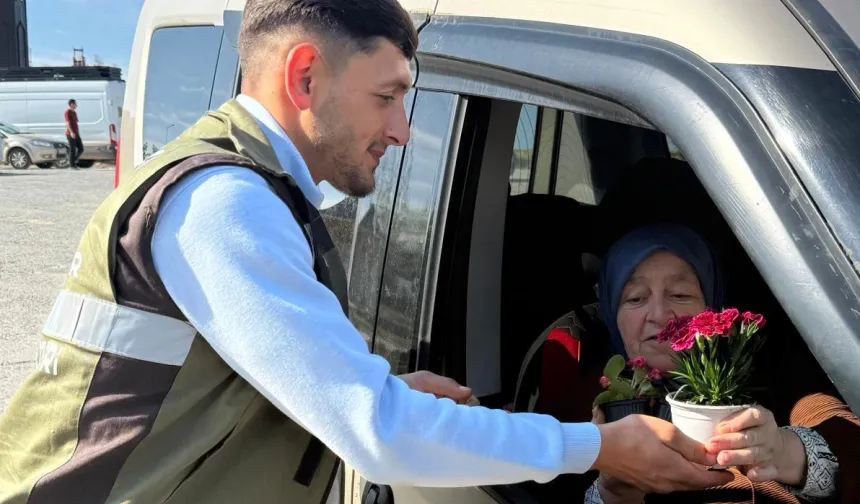 Kocaeli'de mezarlıklarda bayrama yakışan hizmet