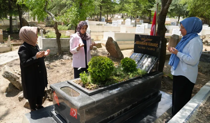 Ankara Keçiören'de Abdurrahim Karakoç'un kabri yenilendi