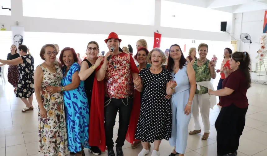 Kocaeli İzmit'te kadınlar söyleşi ve matinede buluştu