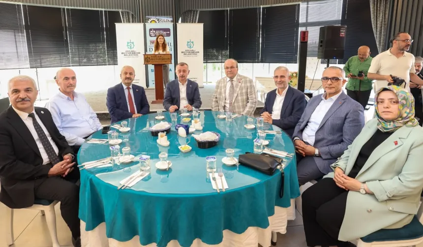 Kocaeli'de galericiler, site taleplerini Başkan Büyükakın'a iletti