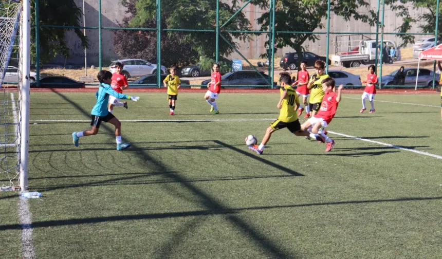 Kocaeli'de İzmit'in Kurtuluşu Futbol Şenliği başladı