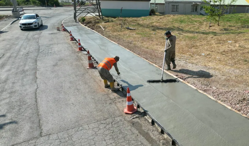 Kocaeli İzmit'te Gündoğdu Mahallesi'ne yeni beton kaldırım