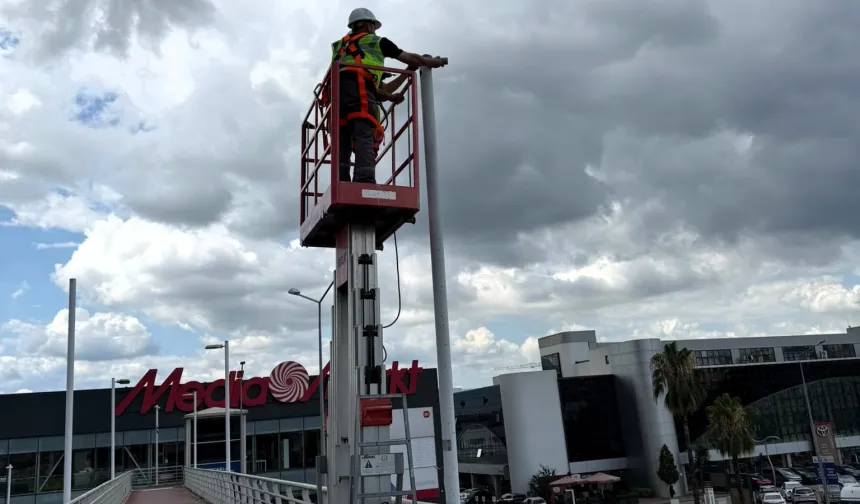 Kocaeli'nde üst geçitlere yeni aydınlatma sistemi