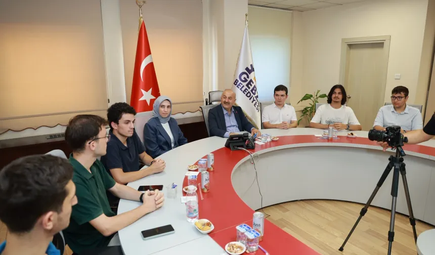 Gebze'de Başkan Büyükgöz YKS şampiyonlarını ağırladı
