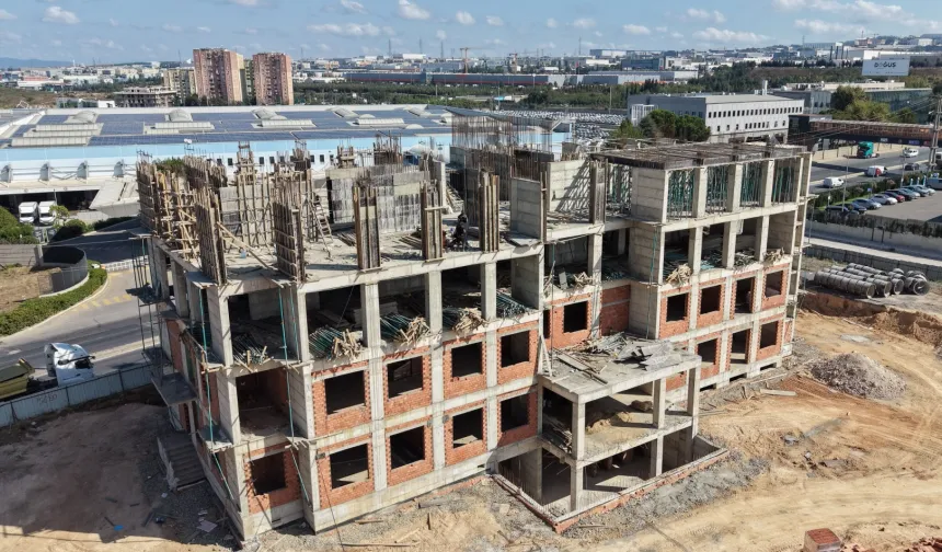 Kocaeli Çayırova'nın yeni meslek lisesinin kaba inşaatında sona gelindi