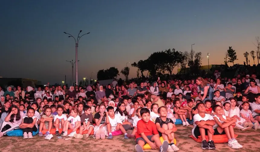Kocaeli'de yaz akşamları 'Çık Dışarıya Oynayalım' ile renklendi