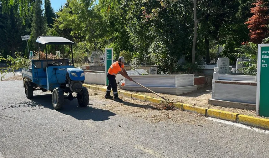 Gebze'de mezarlıklara titiz bakım