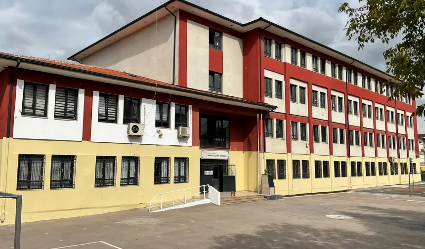 Kocaeli Büyükşehir'den okullara 7,3 milyon TL'lik boya desteği