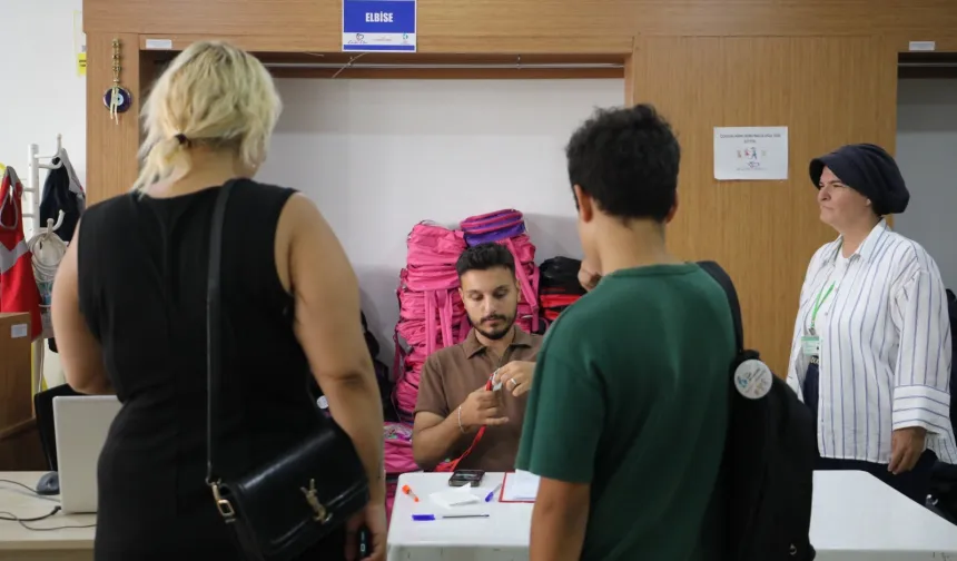 Kocaeli İzmit'te öğrencilere kırtasiye desteği