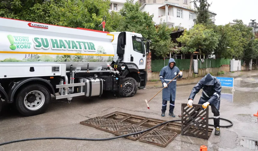 Gebze'de ekiplerden sağanak mesaisi