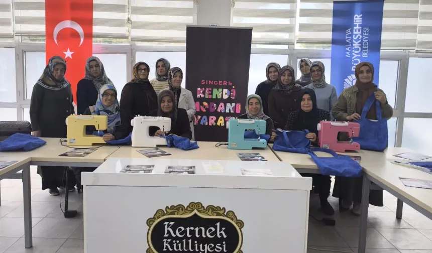 Kadınlar kendi çantalarını dikti