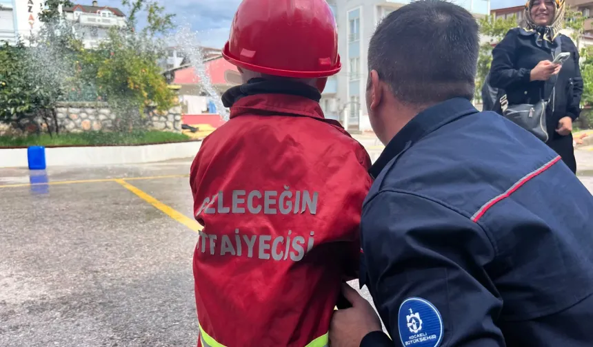 Kocaeli'de minikler itfaiyeyi yakından tanıdı