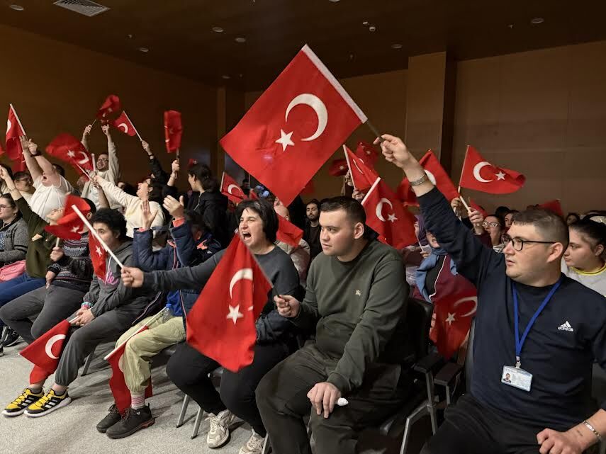 Beyaz Kalpler, Mehmet Akif Ersoy’u andı