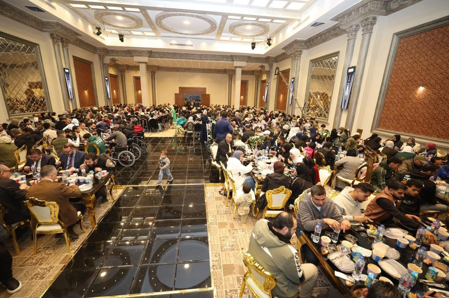 Başkan Büyükakın, Gazzeli ailelerle oruç açtı