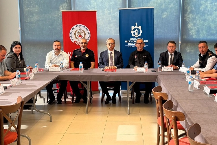 İtfaiyeciliğin geleceği Kocaeli'de konuşuldu