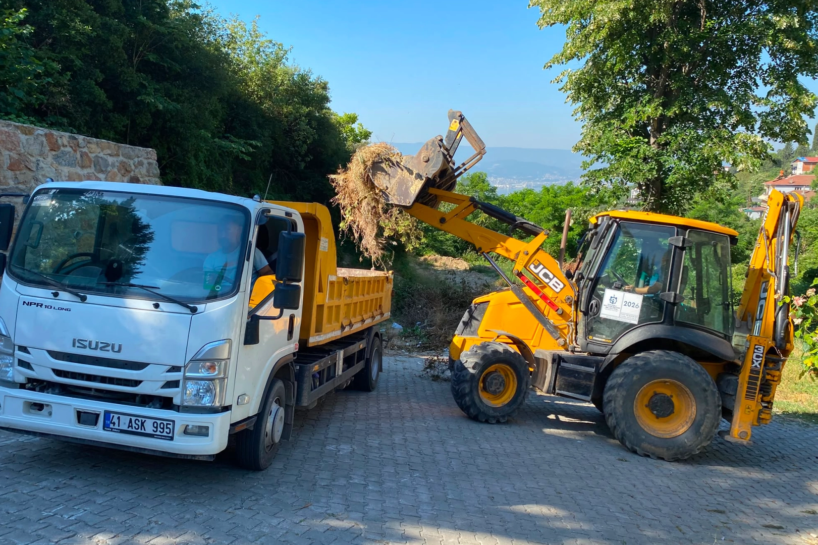 Kocaeli Büyükşehir'den mezarlıklara kesintisiz bakım