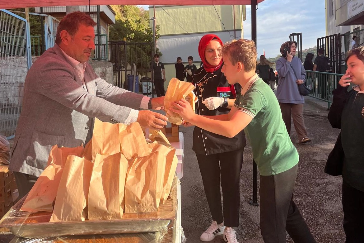 Kocaeli İzmit'te öğrencilere sağlıklı beslenme katkısı